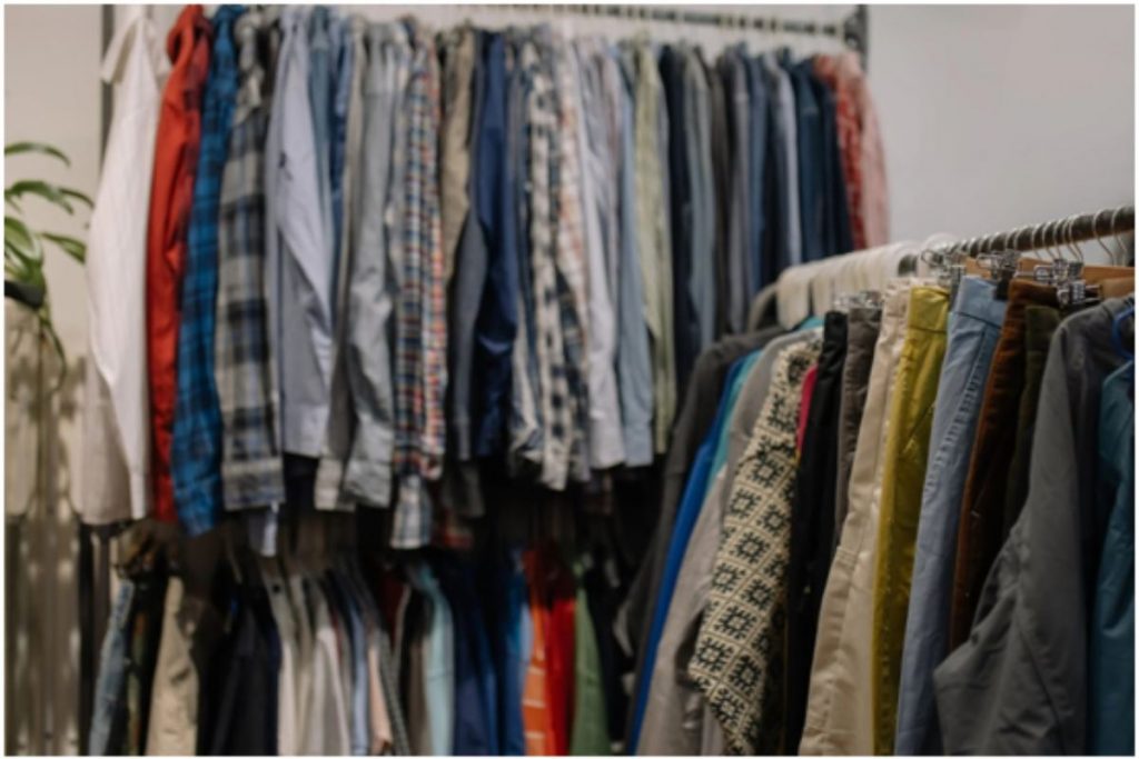 8 Reasons Why Buying Second Hand Clothing Is Beneficial  